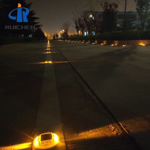 Yellow Solar Cat Eyes In China For Airport
